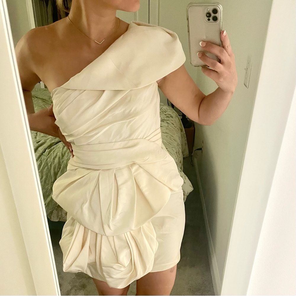 Oscar de la Renta Cream One-Shoulder Dress